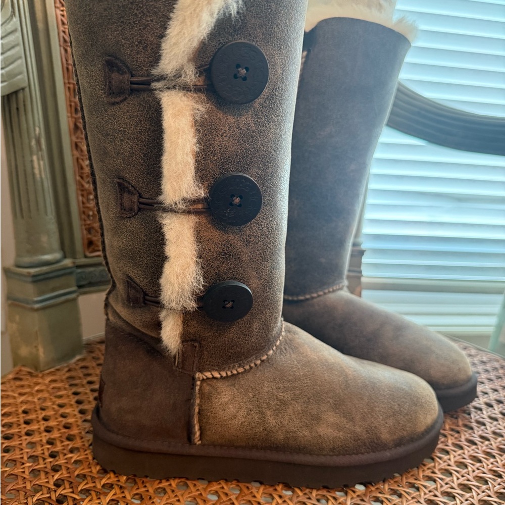 Ugg women’s triple bomber boots size 7